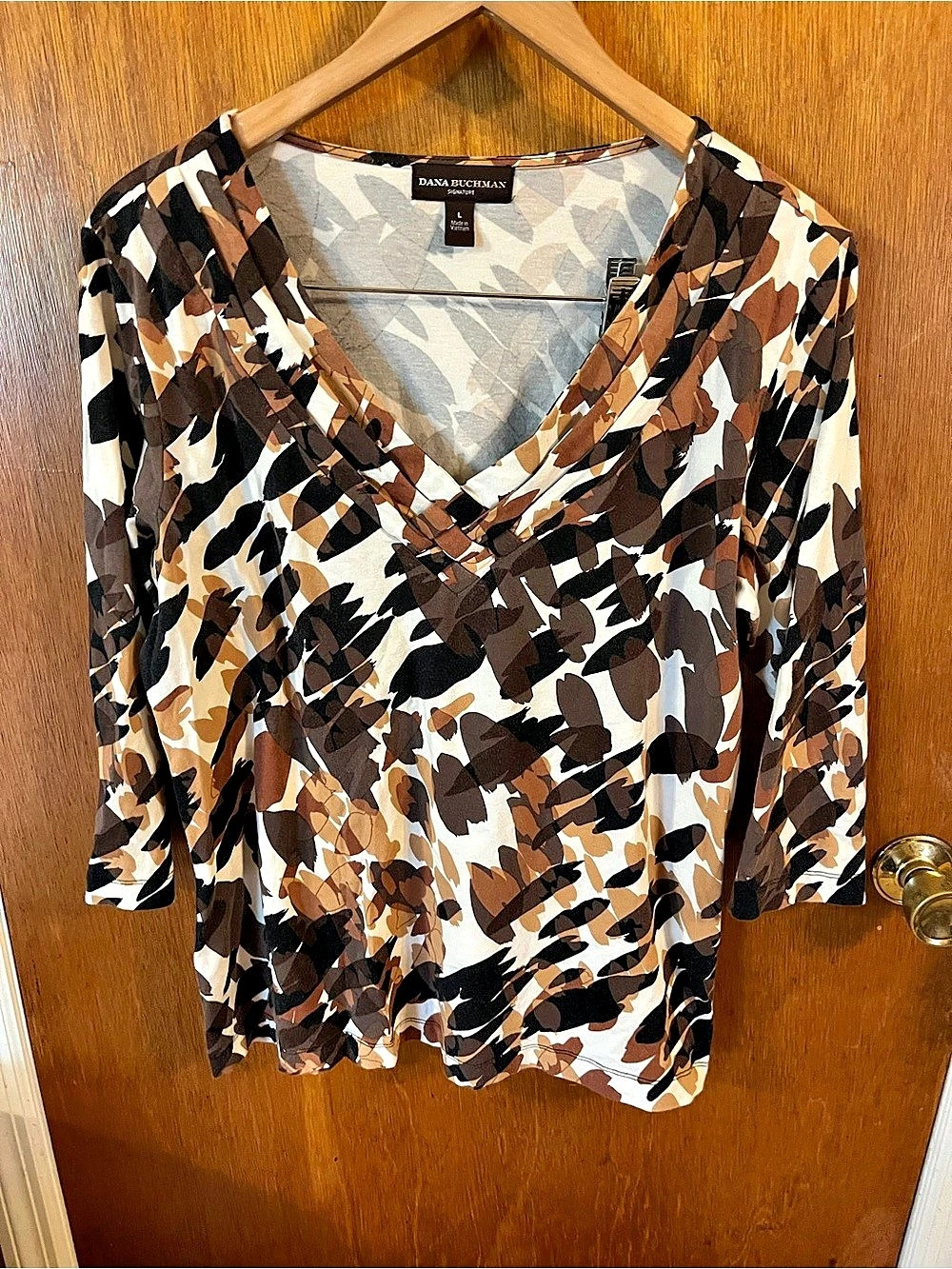 Dana Buchman Abstract Print V-Neck Blouse Size Large